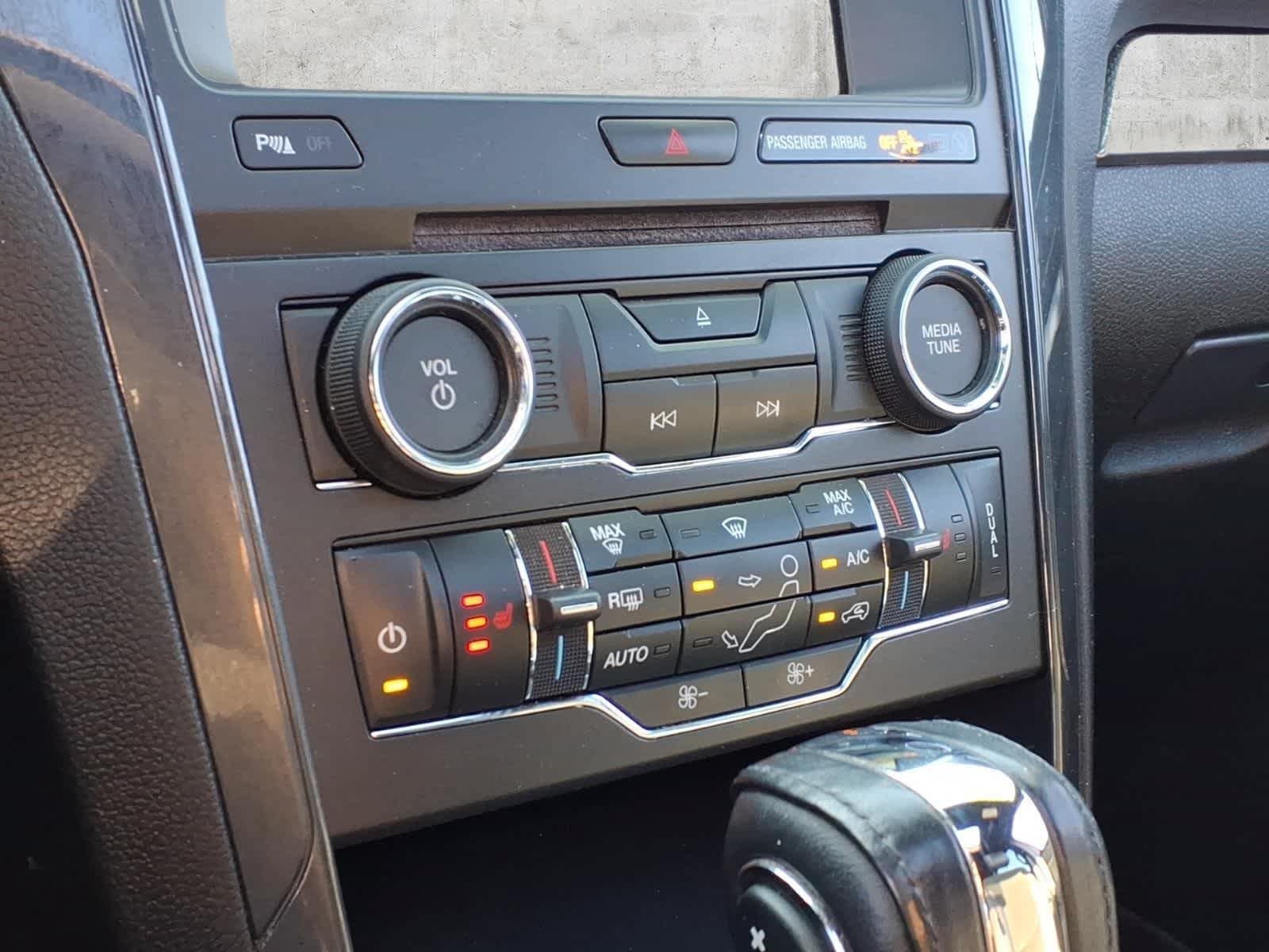 Used 2018 Ford Explorer XLT w/ Equipment Group 202A FWD image 19