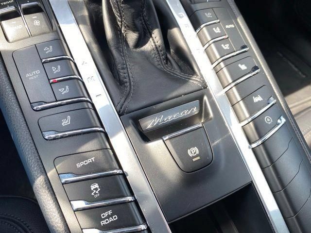 Used 2019 Porsche Macan AWD/4WD image 38