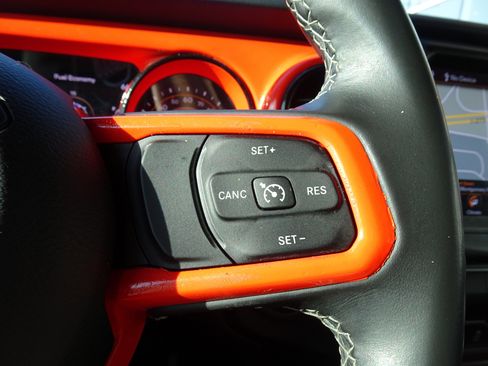 Used 2018 Jeep Wrangler Unlimited Sahara image 24