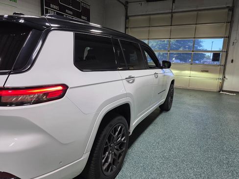 Used 2023 Jeep Grand Cherokee L Summit w/ High Altitude Package AWD/4WD image 7