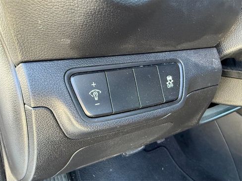 Used 2023 Kia Forte LXS image 18