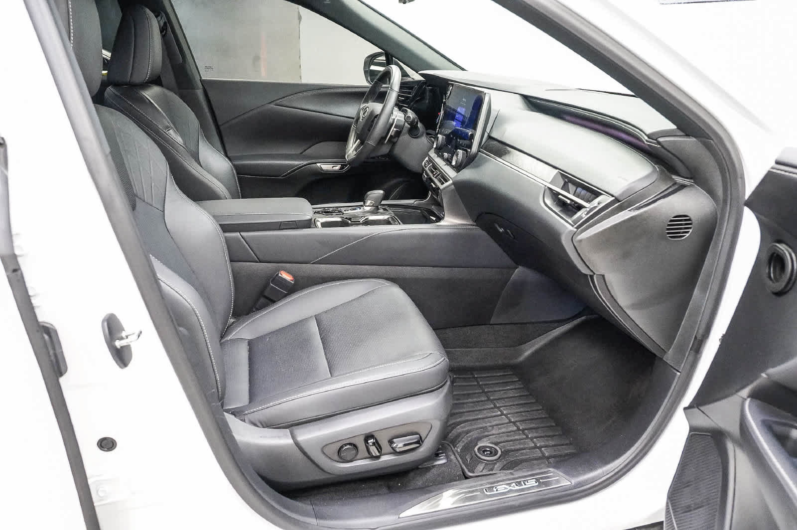 Used 2024 Lexus RX 350 Premium Plus w/ Convenience Package FWD image 17