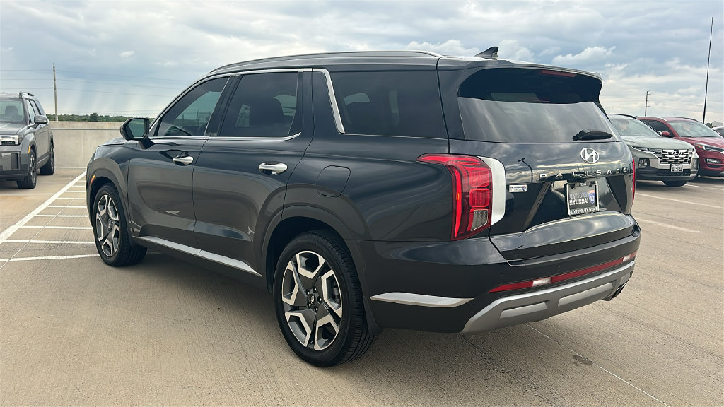 Used 2024 Hyundai Palisade SEL w/ Premium Package FWD image 11