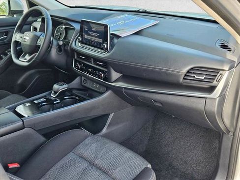 Used 2025 Nissan Rogue SV image 21