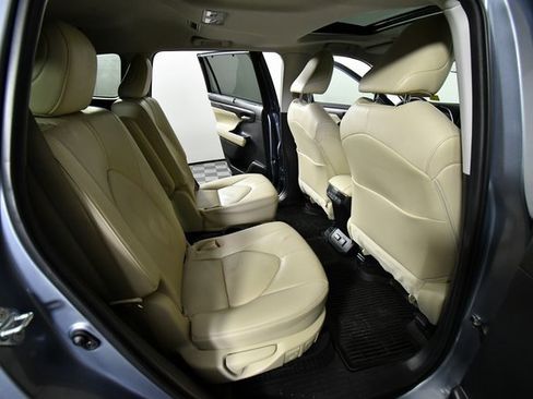 Used 2023 Toyota Highlander Limited image 25