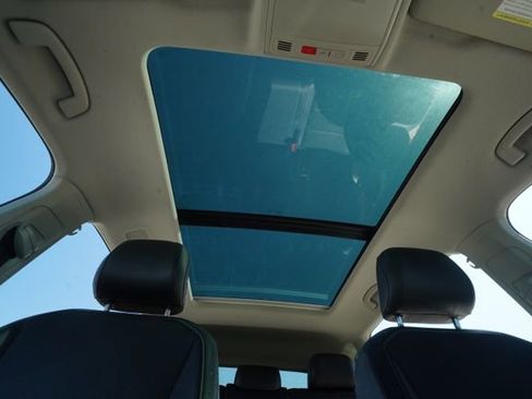 Used 2018 Volkswagen Tiguan SEL image 11