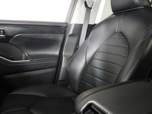 Used 2022 Toyota Highlander XLE image 31