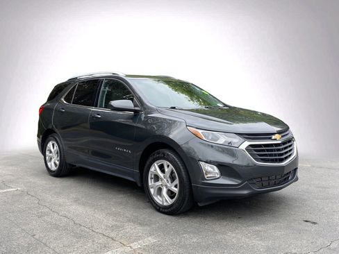 Used 2020 Chevrolet Equinox LT image 2