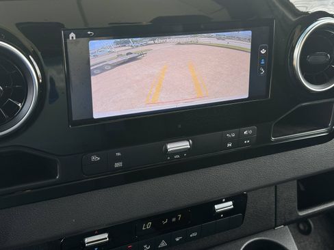 Used 2025 Mercedes-Benz Sprinter 2500 image 17