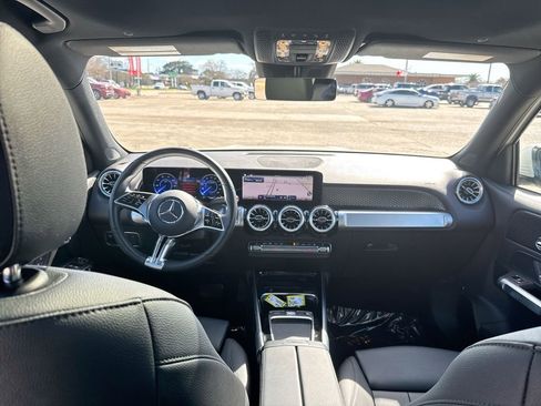 Used 2024 Mercedes-Benz EQB 250+ image 31