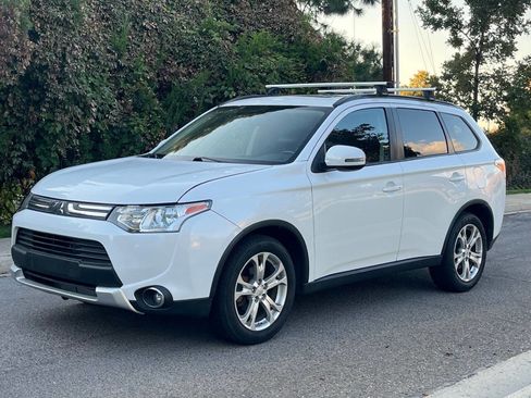 Used 2015 Mitsubishi Outlander SE image 1