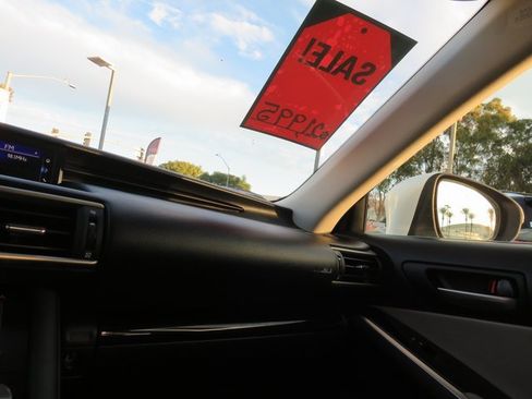 Used 2017 Lexus IS 200t image 29