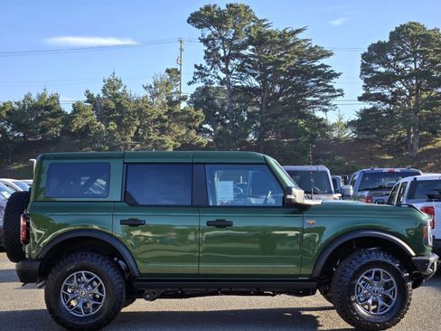 New 2025 Ford Bronco Badlands image 4