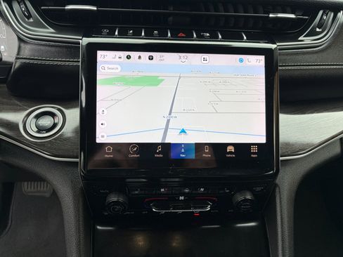 Used 2023 Jeep Grand Cherokee Limited w/ Luxury Tech Group II image 19