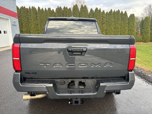 Used 2024 Toyota Tacoma TRD Off-Road image 4