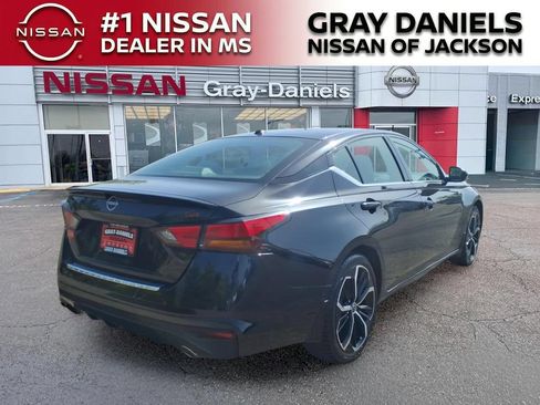 Used 2023 Nissan Altima 2.5 SR FWD image 7
