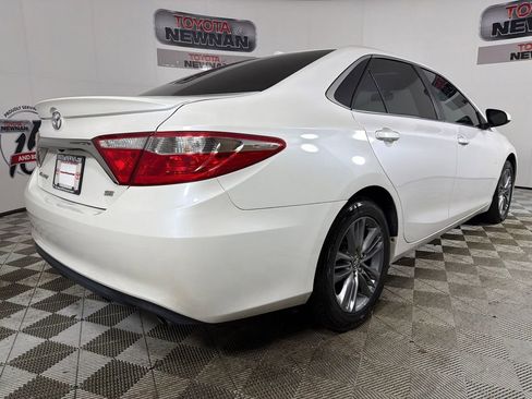 Used 2016 Toyota Camry SE w/ Moonroof Package image 4