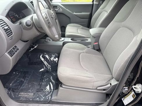 Used 2021 Nissan Frontier SV w/ Midnight Edition Floor Mats AWD/4WD image 13