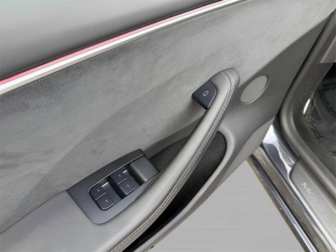 Used 2025 Tesla Model 3 Long Range image 13