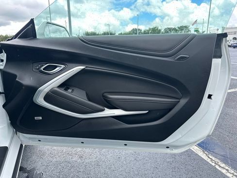 Used 2020 Chevrolet Camaro SS RWD image 9