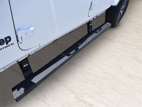 New 2025 Jeep Gladiator Sport image 11