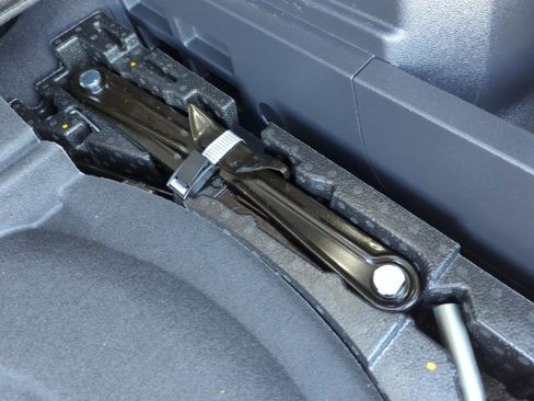 Certified 2024 Volkswagen Atlas Cross Sport SE image 29