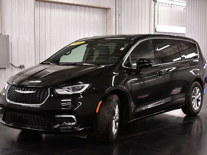 Used 2026 Chrysler Pacifica Limited