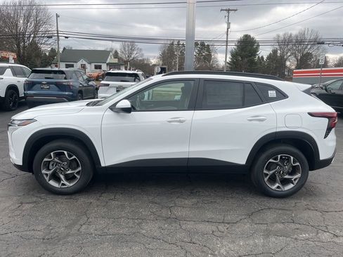 New 2026 Chevrolet Trax LT w/ Driver Confidence Package image 2