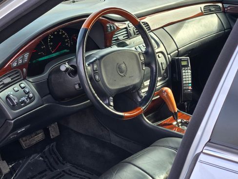 Used 2000 Cadillac De Ville DTS w/ Safety/Security Pkg image 23