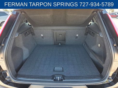 Used 2020 Volvo XC40 T5 Momentum w/ Premium Package image 17