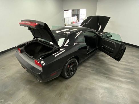 Used 2012 Dodge Challenger SXT image 42