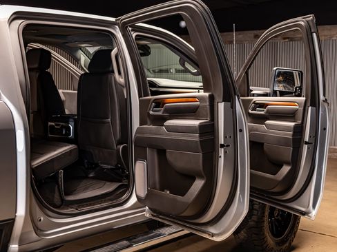 Used 2025 GMC Sierra 3500 Denali w/ Denali Reserve Package image 31