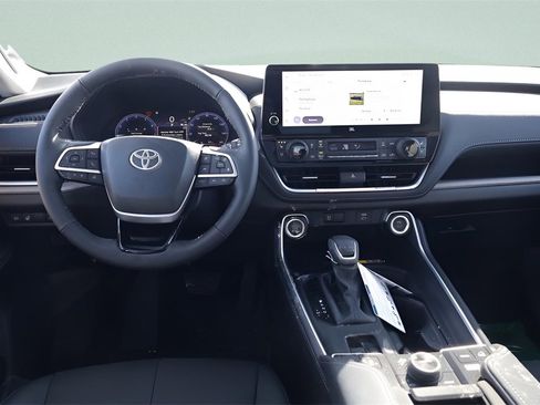 New 2026 Toyota Corolla Cross L image 8