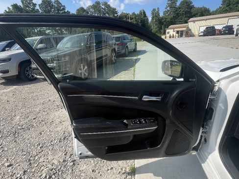 Used 2011 Chrysler 300 Limited RWD image 22