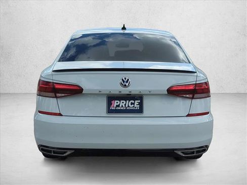 Used 2022 Volkswagen Passat 2.0T R-Line image 7