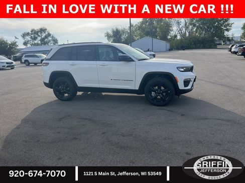 New 2025 Jeep Grand Cherokee Limited w/ Black Appearance Package image 9