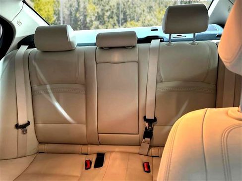 Used 2016 BMW 528i Sedan image 14