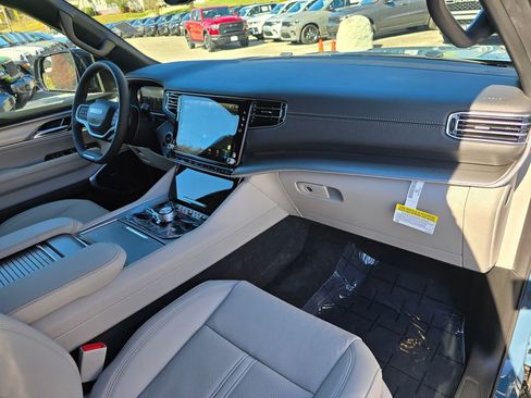 New 2026 Jeep Grand Wagoneer 4WD image 28