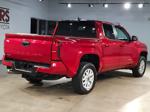 Certified 2025 Toyota Tacoma SR5 AWD/4WD image 7