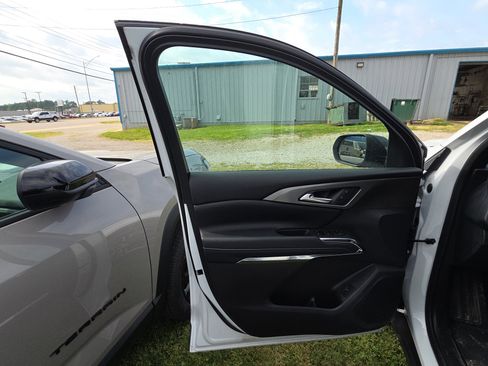 Used 2026 Chevrolet Traverse LT AWD/4WD image 7