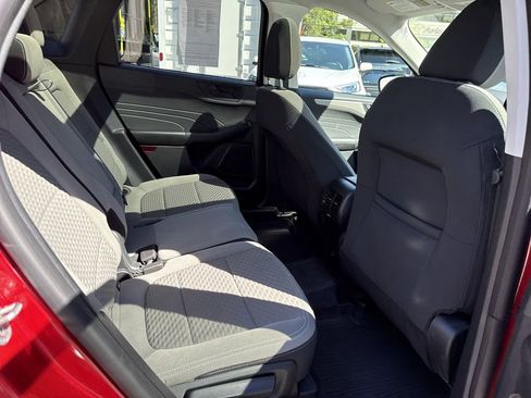 Used 2022 Ford Escape SE w/ SE Sport Appearance Package AWD/4WD image 38