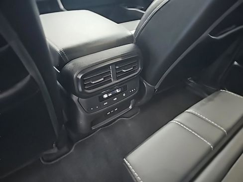 Used 2025 Honda Pilot EX-L image 32