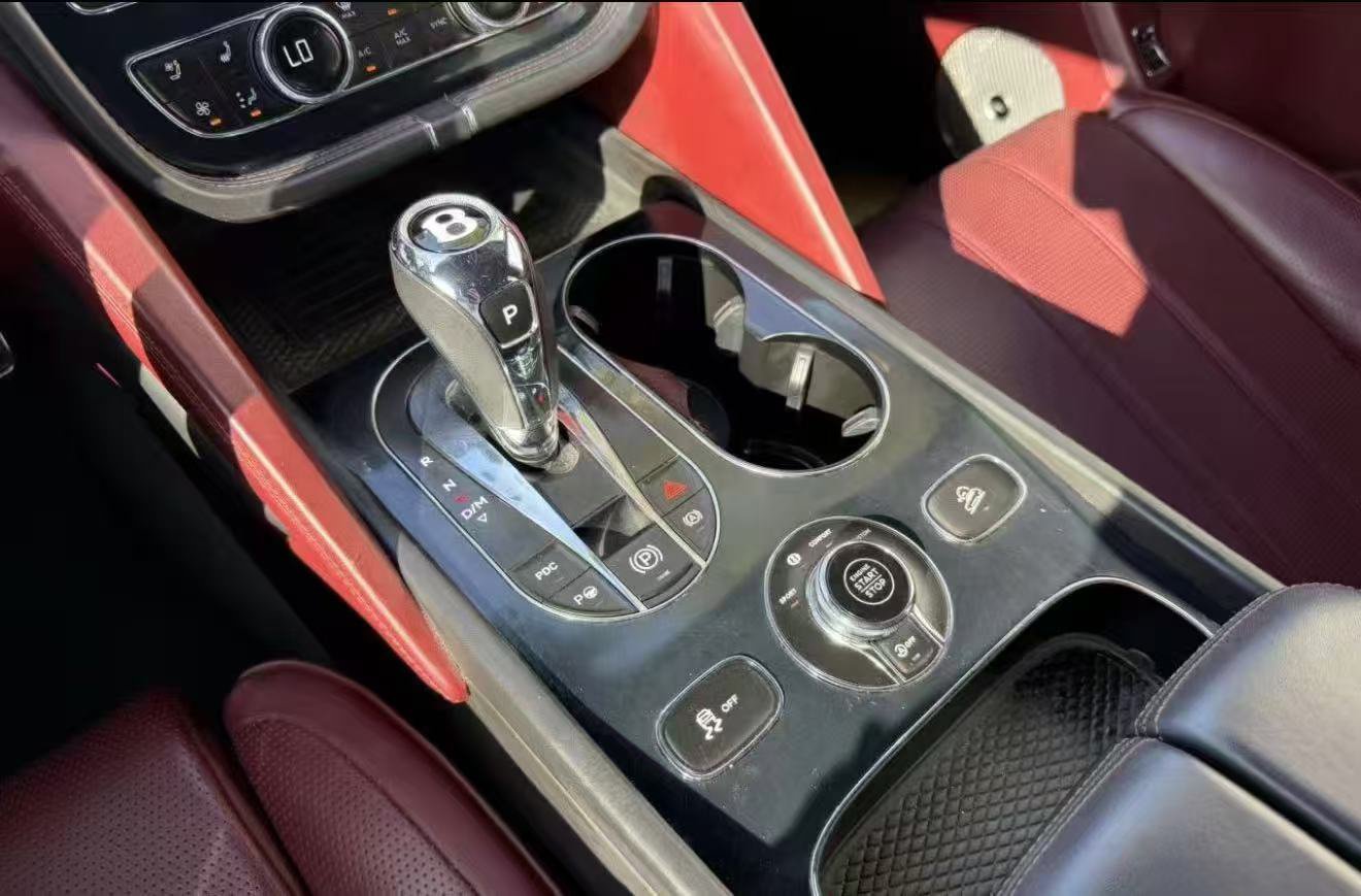Used 2021 Bentley Bentayga AWD/4WD image 12