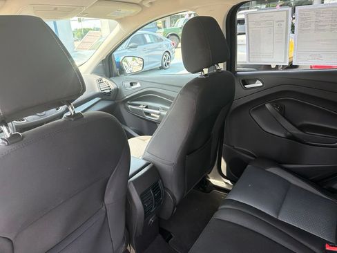 Used 2017 Ford Escape SE FWD image 25