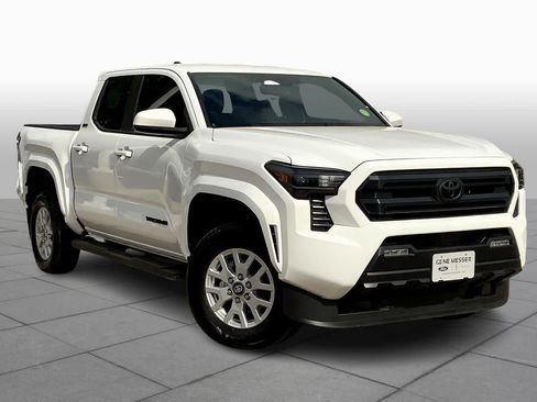 Used 2024 Toyota Tacoma SR5 RWD image 3