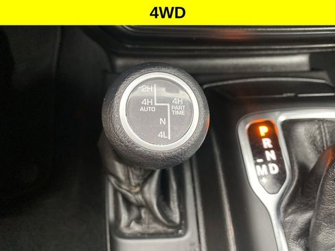 Used 2022 Jeep Gladiator Sport image 7