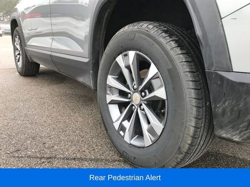 Used 2025 Chevrolet Equinox LT w/ Convenience Package II image 12