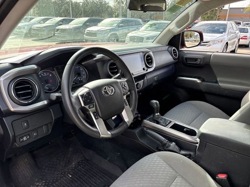 Used 2021 Toyota Tacoma SR5 w/ SR5 Appearance Package (SM) image 6