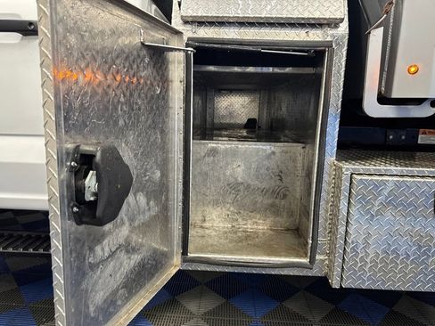 Certified 2023 Ford F550 4x4 Regular Cab Super Duty image 32