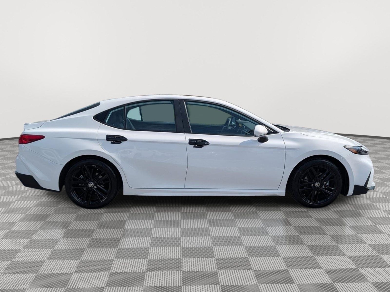 Used 2025 Toyota Camry SE w/ Convenience Package FWD image 6